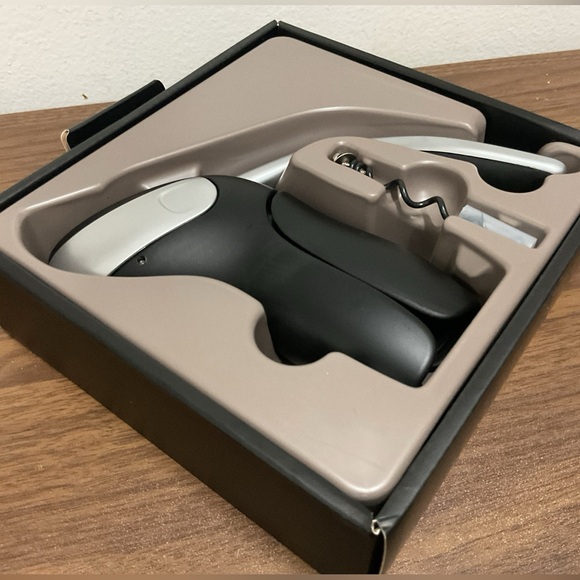 OXO Steel Vertical Lever Corkscrew Wine Bottle Opener w/ Integrated Foil Cutter - Picture 5 of 8